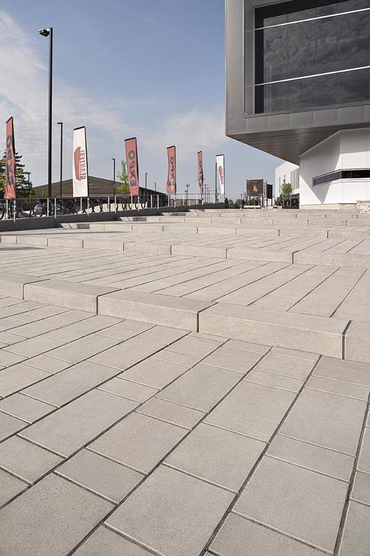 Commercial outdoor steps and stairs Raffinato Step marches extérieurs 2022 C A097 Centre Aquatique Brossard R A P09912